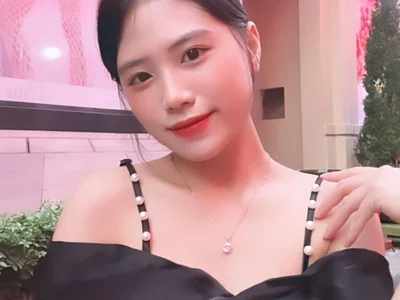 Lona_ live cam video preview